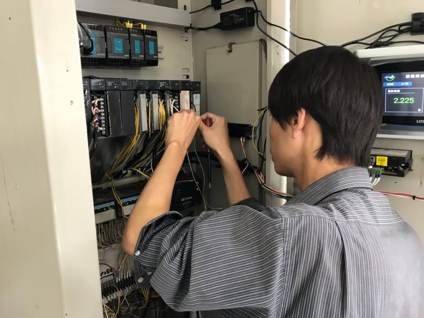 臨海污水處理廠海放站配電盤維修圖片