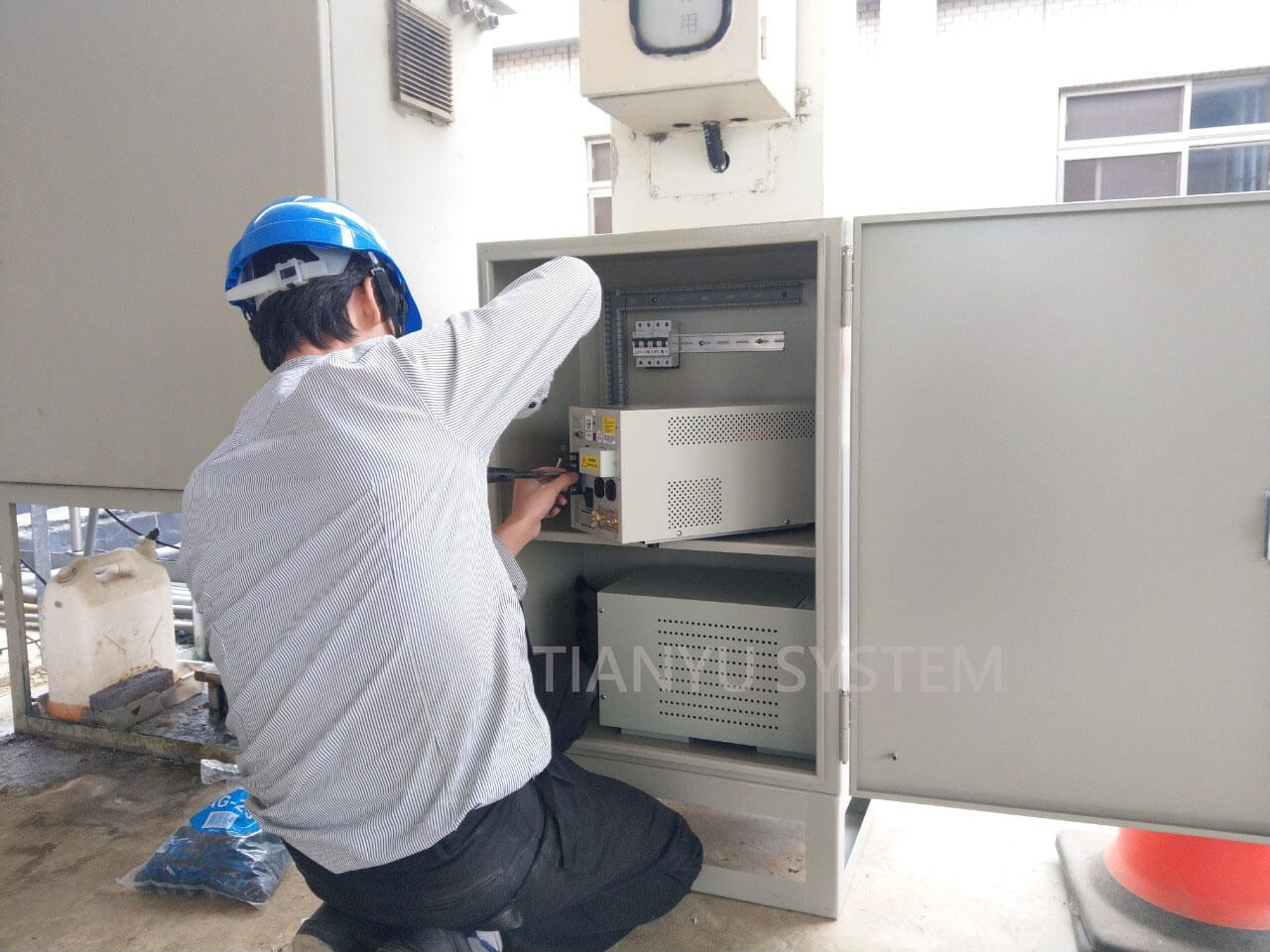 南科CWMS上傳系統、各測站資料收集器及不斷電系統安裝建置圖片